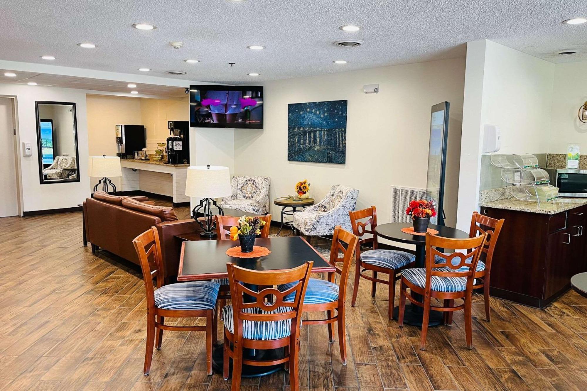 Quality Inn & Suites Prestonsburg Next To Mountain Arts Center エクステリア 写真