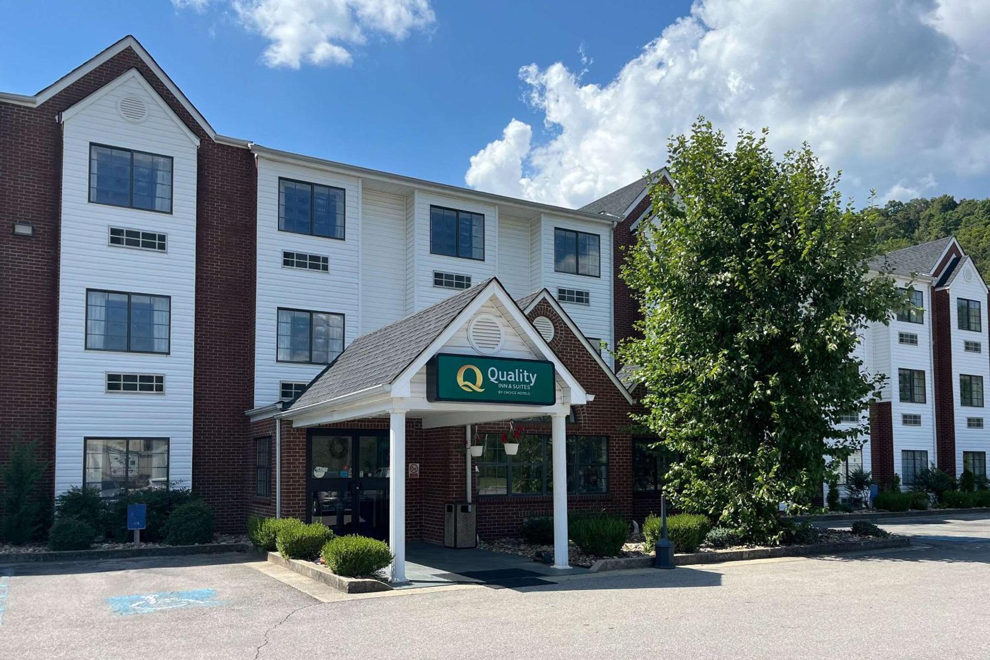 Quality Inn & Suites Prestonsburg Next To Mountain Arts Center エクステリア 写真