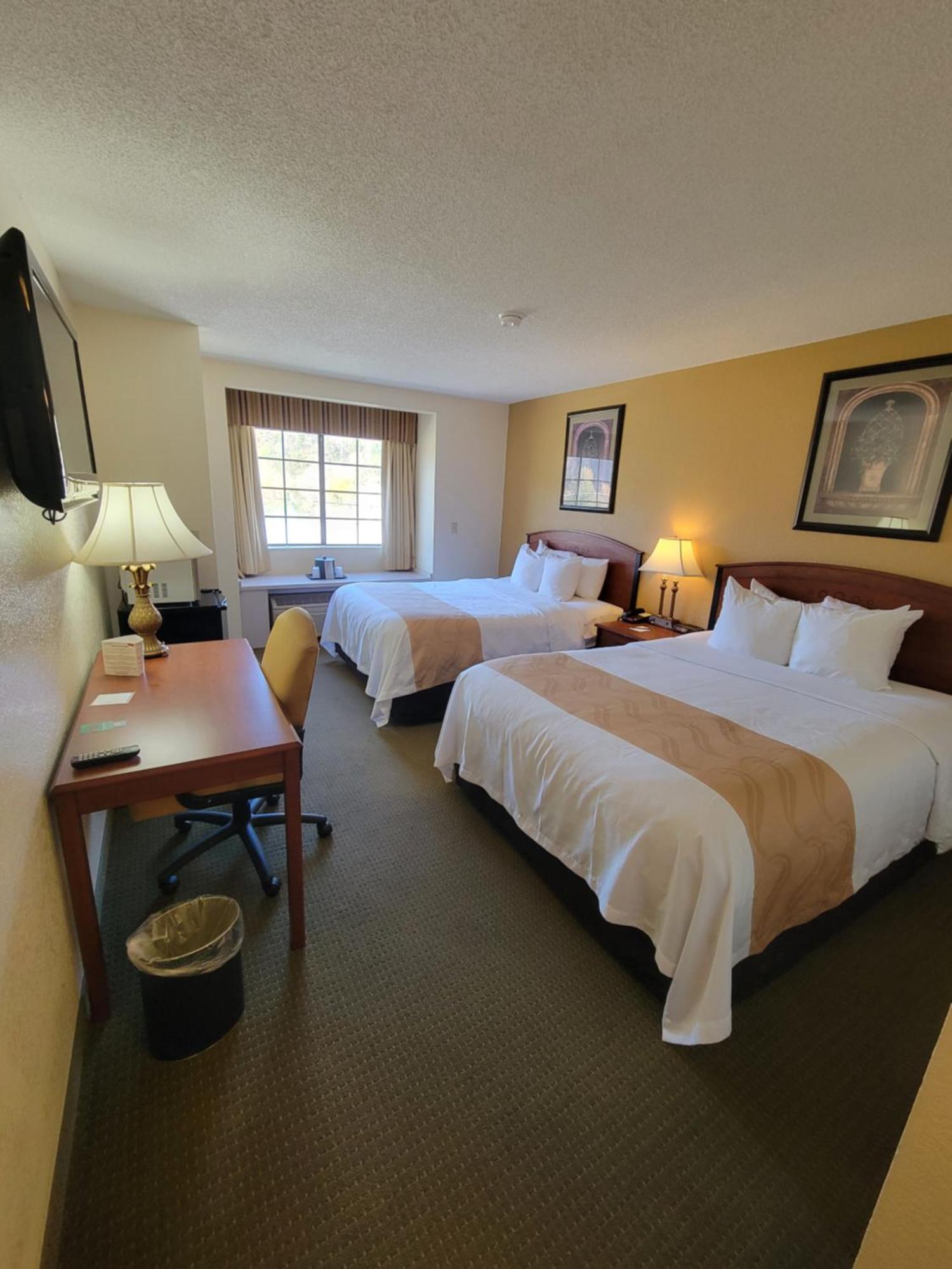 Quality Inn & Suites Prestonsburg Next To Mountain Arts Center エクステリア 写真