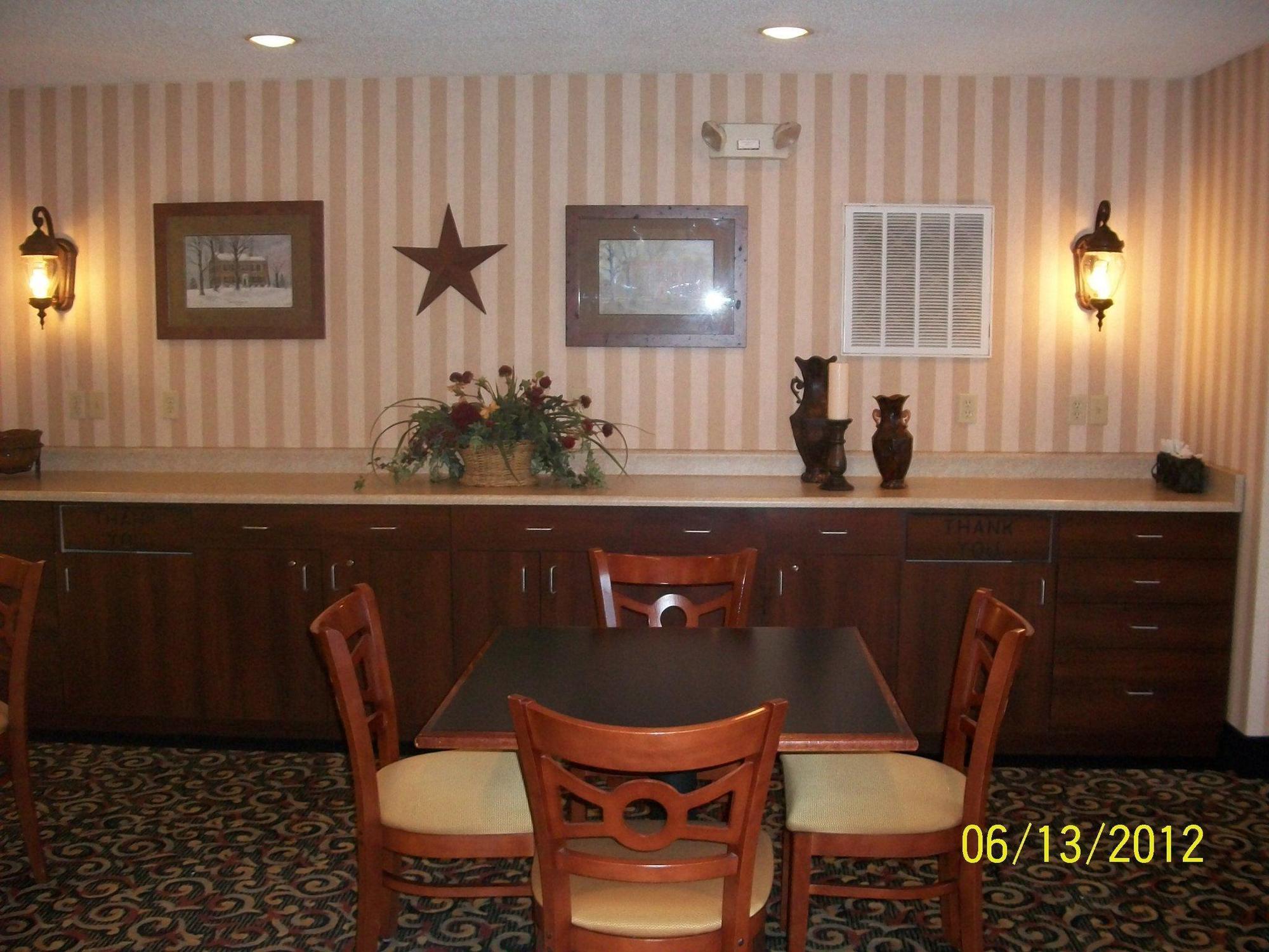 Quality Inn & Suites Prestonsburg Next To Mountain Arts Center エクステリア 写真