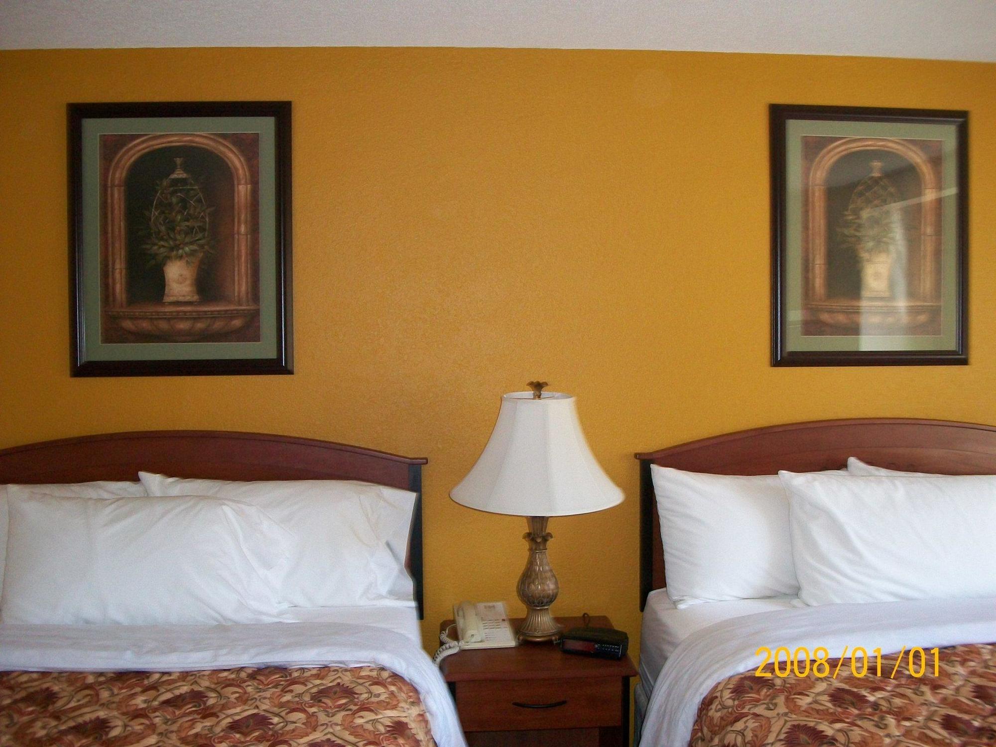 Quality Inn & Suites Prestonsburg Next To Mountain Arts Center エクステリア 写真
