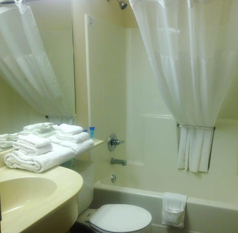Quality Inn & Suites Prestonsburg Next To Mountain Arts Center エクステリア 写真