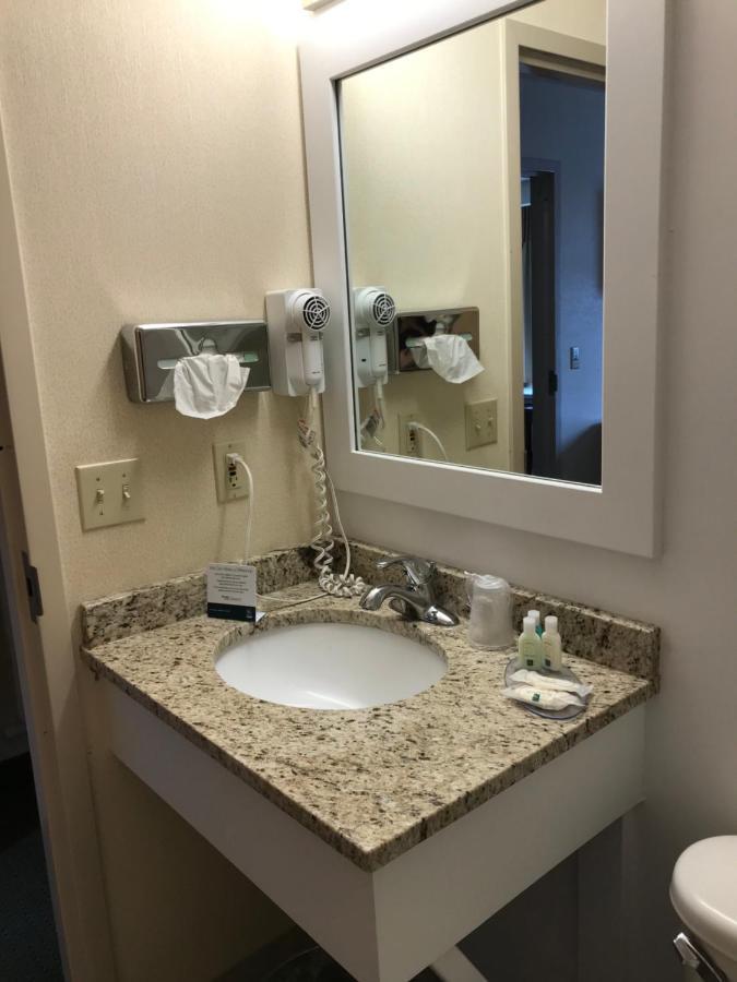 Quality Inn & Suites Prestonsburg Next To Mountain Arts Center エクステリア 写真