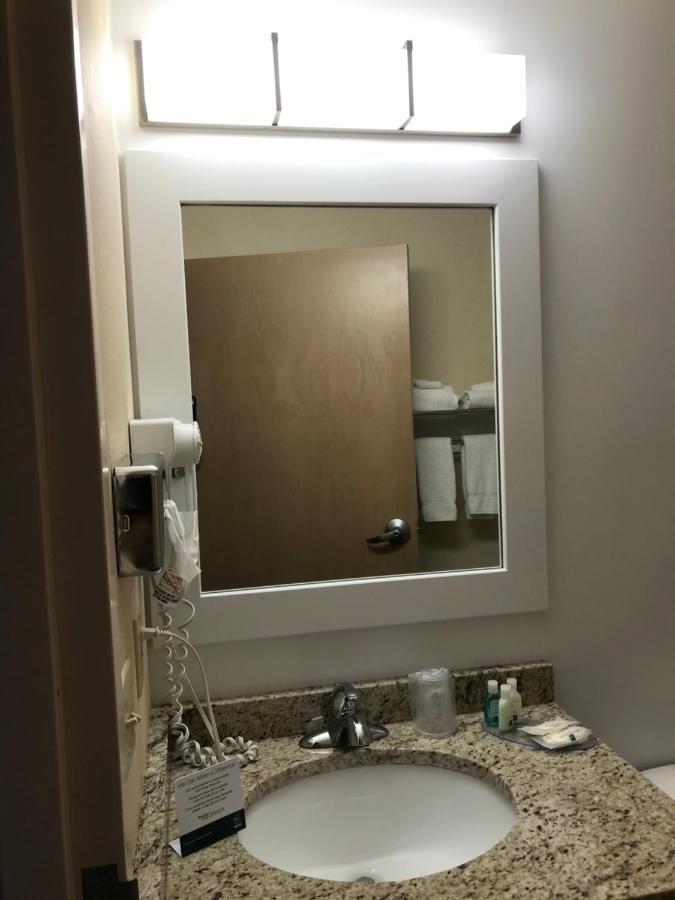Quality Inn & Suites Prestonsburg Next To Mountain Arts Center エクステリア 写真