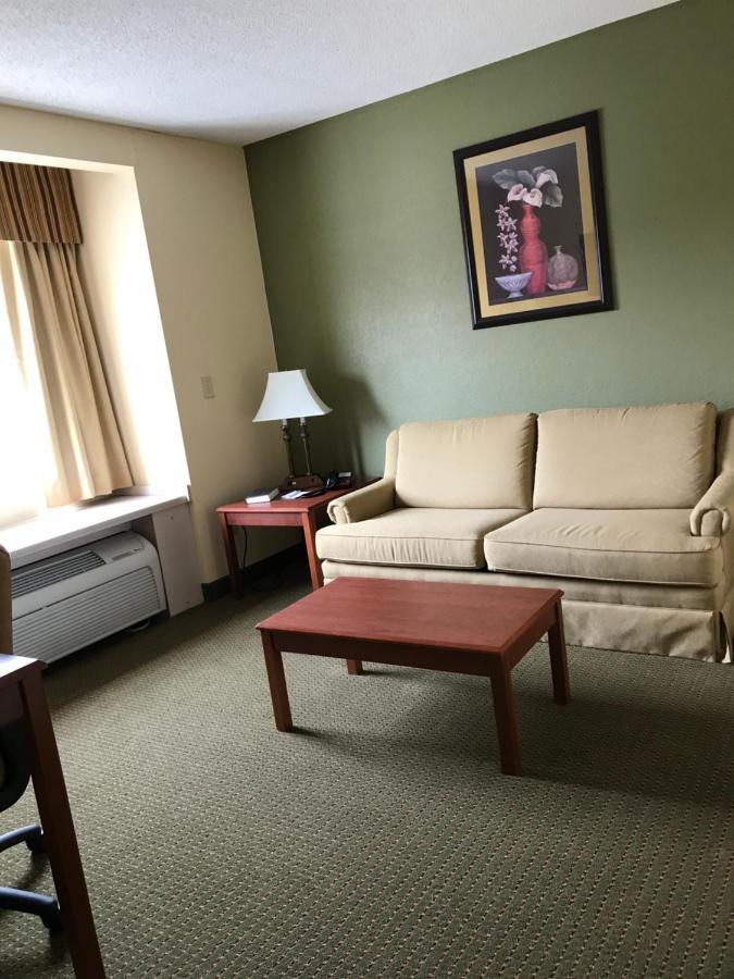 Quality Inn & Suites Prestonsburg Next To Mountain Arts Center エクステリア 写真