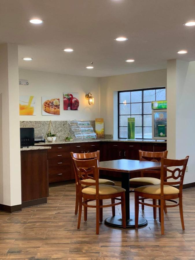 Quality Inn & Suites Prestonsburg Next To Mountain Arts Center エクステリア 写真